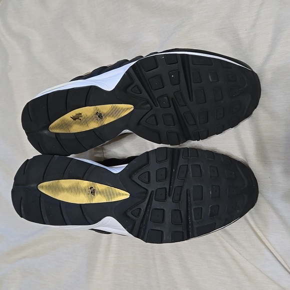 Air Max - Picture 3 of 3